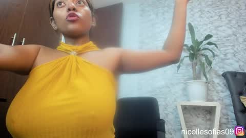 nicolle4 online show from June 3, 12:46 am