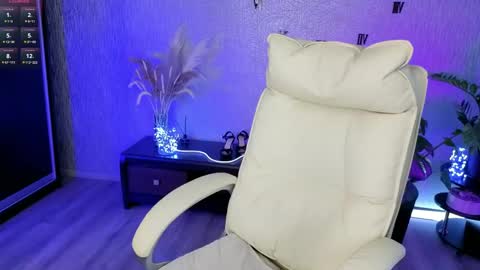 NikaStill  online show from May 23, 3:46 am