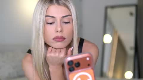 Nicole online show from June 14, 6:59 am