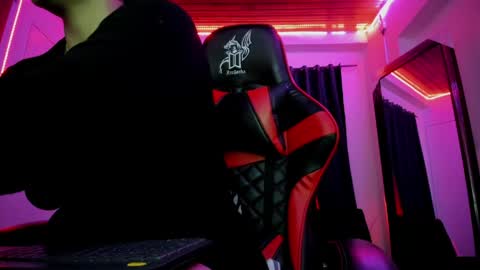   online show from May 1, 10:42 am