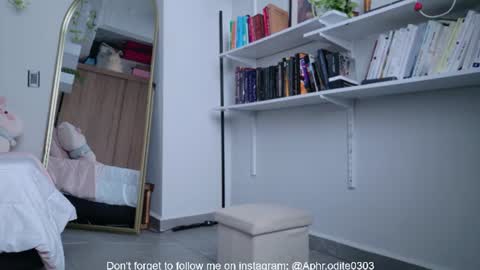 Nicole cam online show from July 24, 9:23 pm