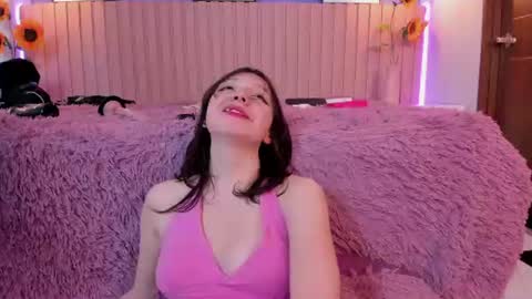 nina_ford_ online show from June 18, 9:14 am