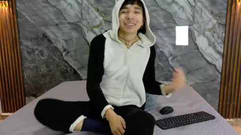    online show from May 7, 11:28 am