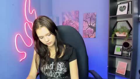 Noelle online show from July 24, 1:41 pm