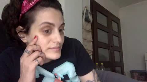 norablues online show from July 10, 8:19 am