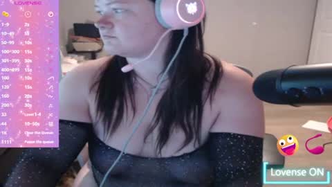 nowitsCynder online show from May 1, 1:16 pm