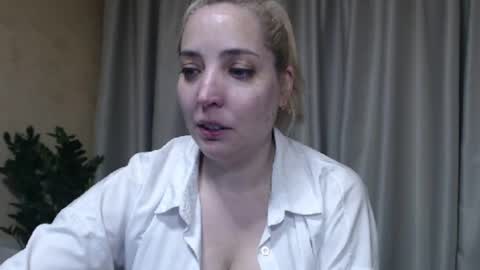 Mari online show from May 22, 6:36 pm