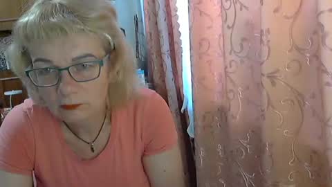 Olivia Mia online show from June 17, 7:35 am