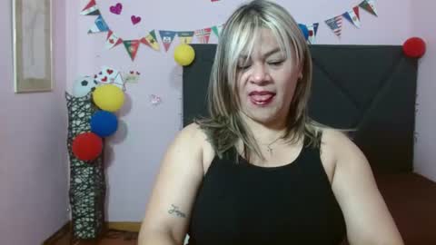 pamela_echeverria online show from June 22, 11:17 am