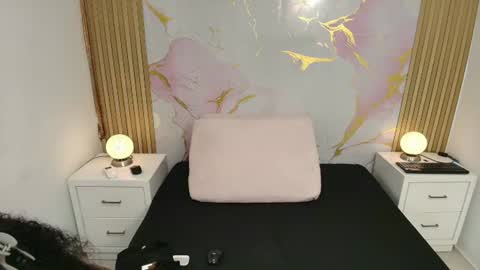 Pauline Kosh online show from June 15, 8:01 pm