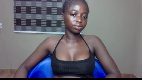 petitexxebony online show from June 6, 11:10 pm