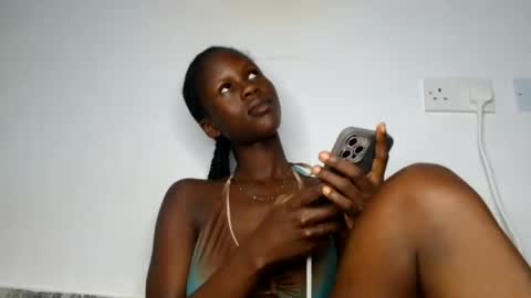 petitgirl88 online show from June 16, 7:34 am