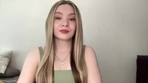 polishangel222 online show from June 1, 1:01 pm
