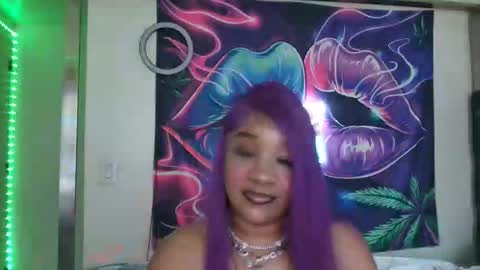 Yasmine pretty online show from May 22, 11:00 pm
