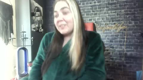 Krystle online show from May 7, 1:29 pm
