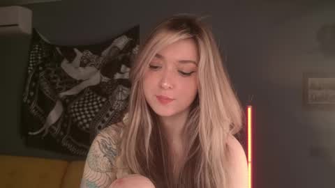Bella online show from May 4, 3:40 pm