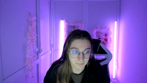 Amelie online show from May 6, 7:58 am