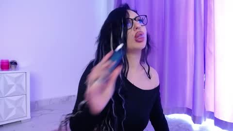 Raven Foxxy online show from May 30, 6:01 am