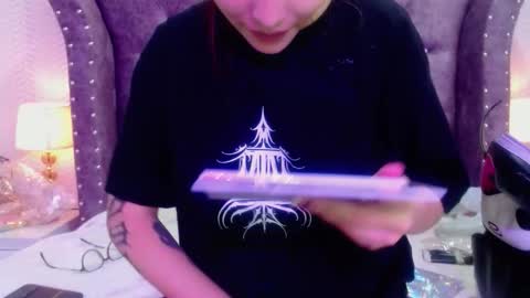 raven_love_ online show from November 4, 7:37 pm