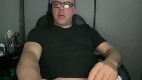 ray_fucks323 online show from March 26, 11:10 pm