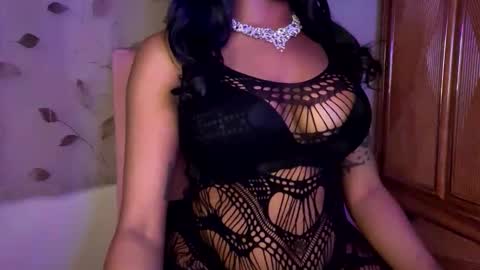 Raye Millian online show from May 14, 1:37 am