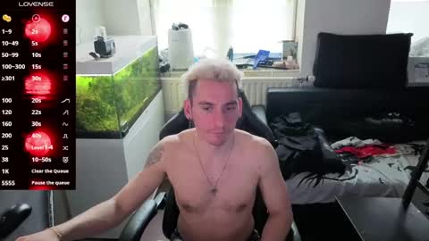 Rayzel online show from May 9, 5:41 pm