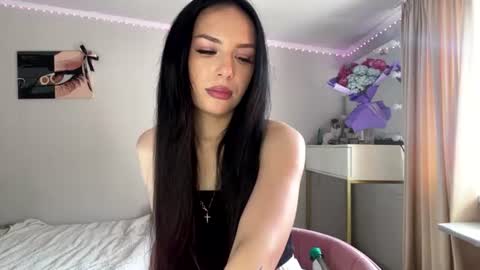 Amelia online show from June 23, 1:50 pm