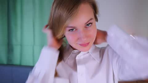 Emma online show from May 31, 2:49 pm