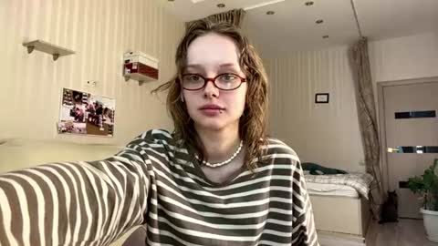 rhiannonmayberry online show from July 17, 9:22 am