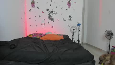 Rihanna hotx online show from July 6, 5:26 am