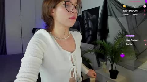Alice online show from May 5, 9:09 pm