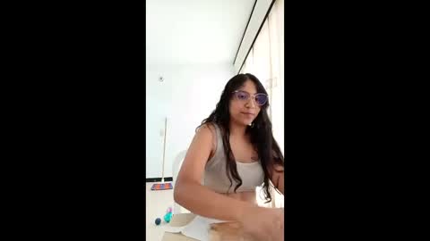 Robin online show from May 22, 9:54 pm