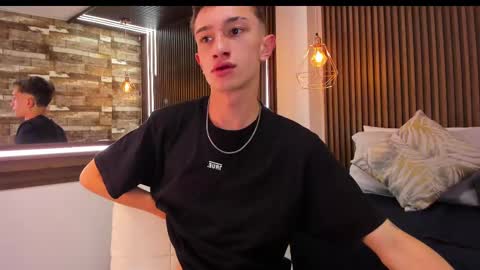 twink juli online show from March 9, 1:15 pm