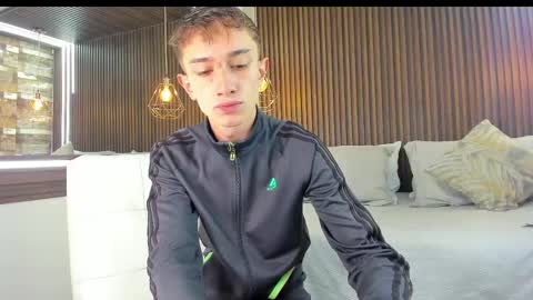 twink juli online show from February 24, 12:59 pm