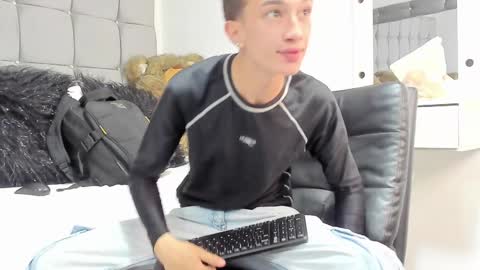 twink juli online show from January 2, 2:02 pm