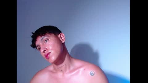 rowanboy23 online show from June 16, 2:26 am