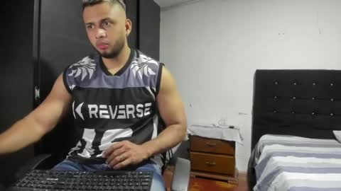 ryan_xc1 online show from June 4, 3:12 am