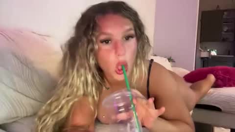 Shaina Blue online show from June 6, 1:11 am