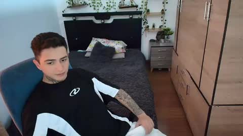 santi_ss online show from May 17, 2:15 pm