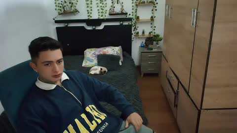 santi_ss online show from May 11, 12:06 am