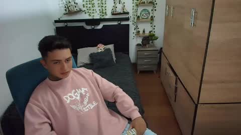 santi_ss online show from May 30, 11:25 pm