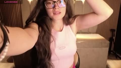sara_valderrama_ online show from May 8, 2:45 pm
