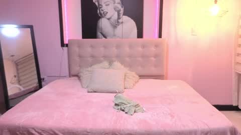 sara_valderrama_ online show from May 26, 12:44 pm
