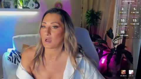 Divine Sarah NONUDE model online show from June 7, 4:01 pm