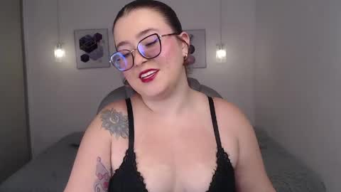 selene_rouse_ online show from May 5, 10:48 pm