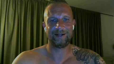 sence08 online show from June 18, 11:54 pm