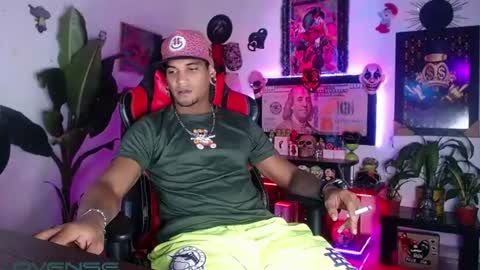 Aharon  ravelo online show from July 15, 3:01 am