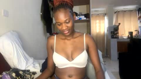 Nyla online show from June 21, 12:33 pm