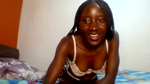 sexylucia5 online show from May 15, 10:23 am