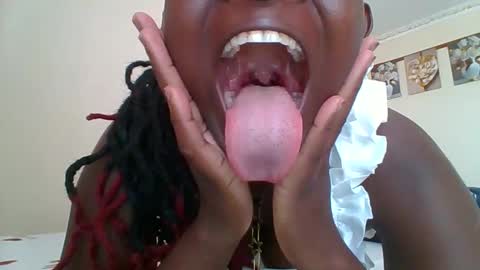 sexyreddebony online show from December 29, 11:40 am